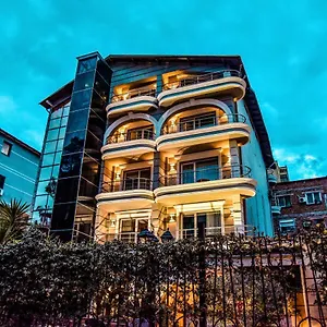 Broadway 4*, Tirana Albanien